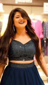 Shivani Sangita Instagram - Din ke thare, tate nai dekhile mor bhi mann nai bhare 🤭🙈