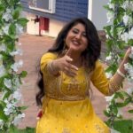 Shivani Sangita Instagram - Behind the Scenes ♥️ Reality Check !!! Will the society accept me now ?? 🥲🫣 Hehe in a hope that this video will make you all smile 😅 Happy Sunday 💛❤️