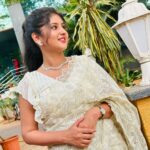 Shivani Sangita Instagram - Because many of you loved this click/look🤍 Also do I look like Asamani Pari ??? 😋🥹