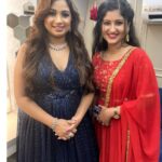 Shivani Sangita Instagram - She said: You look so Pretty, You're an Actress? That is why you look so pretty ❤️❤️❤️❤️❤️❤️❤️ I thought of saying so much to her when I meet her, and landed up getting appreciation from her, and that made my day 😇🥰🤭 What I do is I open Music apps only to search Shreya Ghosal songs and listen, I love you and the most beautiful songs that you've gifted us for all time ❤️❤️ You are a true legend. It was a dream come true to meet her and can't wait for the next time 🤞🏻❤️ @shreyaghoshal Thank you Jajpur Mahotsav for the opportunity.....