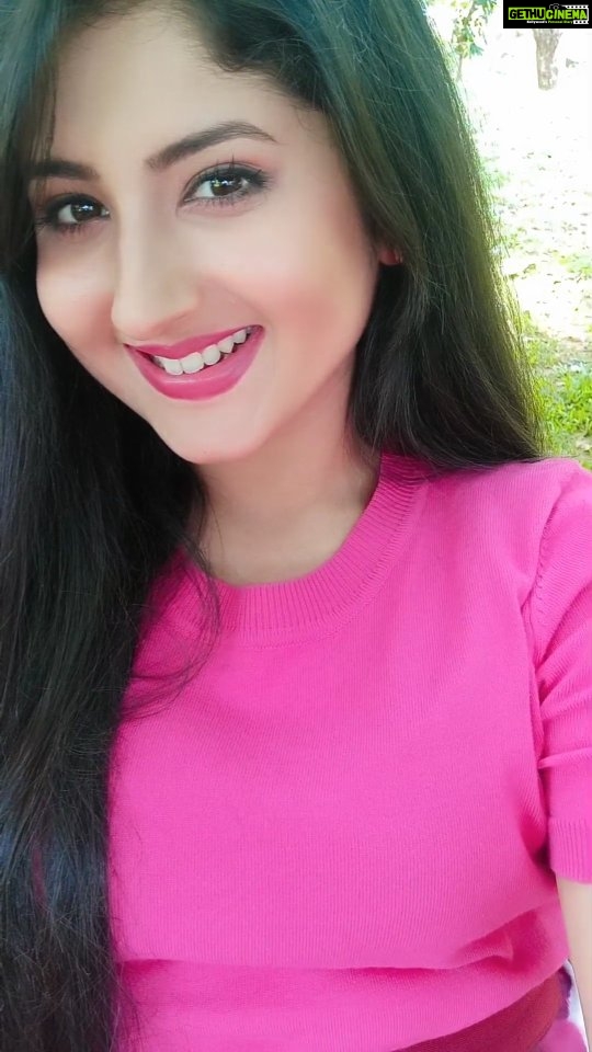 Shivani Sangita Instagram - ๐ซ Love this look by @sudhir_makeupartist and @juliswain7 ๐ Ps - the typical way of making reels๐
