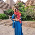 Shivani Sangita Instagram - What great hospitality ❤️ ବହୁତ ବହୁତ ଧନ୍ୟବାଦ ସମସ୍ତ ପୂଜାରୀ ଏବଂ ପ୍ରଶଂସକ ମାନଙ୍କୁ ଏତେ ସୁନ୍ଦର ଦର୍ଶନ ପାଇଁ😇🙏🏻 Maa Tara Tarini Temple , Ganjam