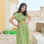 Shivani Sangita Instagram - ବାସ୍ ଏମିତି ହିଁ...... ❤️ Outfit by @make_up_by_arundhati Coincidentally my outfit has perfectly matched with the background 😃