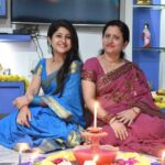 Shivani Sangita Instagram - ମାଆ, ଝିଅ ଓ ଆମ ପରିବାର ତରଫରୁ ଆପଣ ଓ ଆପଣଙ୍କ ପରିବାର କୁ ଶୁଭ ଦୀପାବଳି 🤗❤️ ସୁସ୍ଥ, ସୁରକ୍ଷିତ ଓ ଖୁସି ରୁହନ୍ତୁ 💫