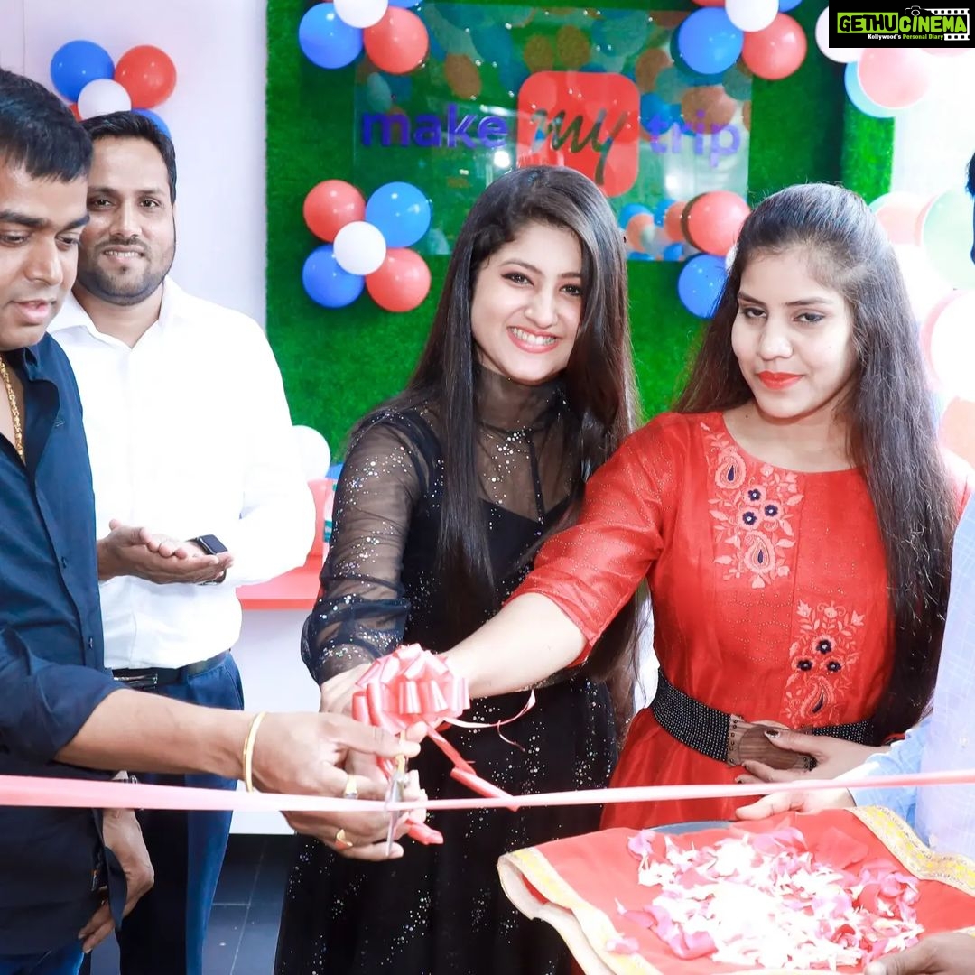 Shivani Sangita Instagram - At the opening of first outlet of Make My Trip in Odisha at Patia... You can now book your Holidays with the very friendly partner managers at the outlet. ❤️