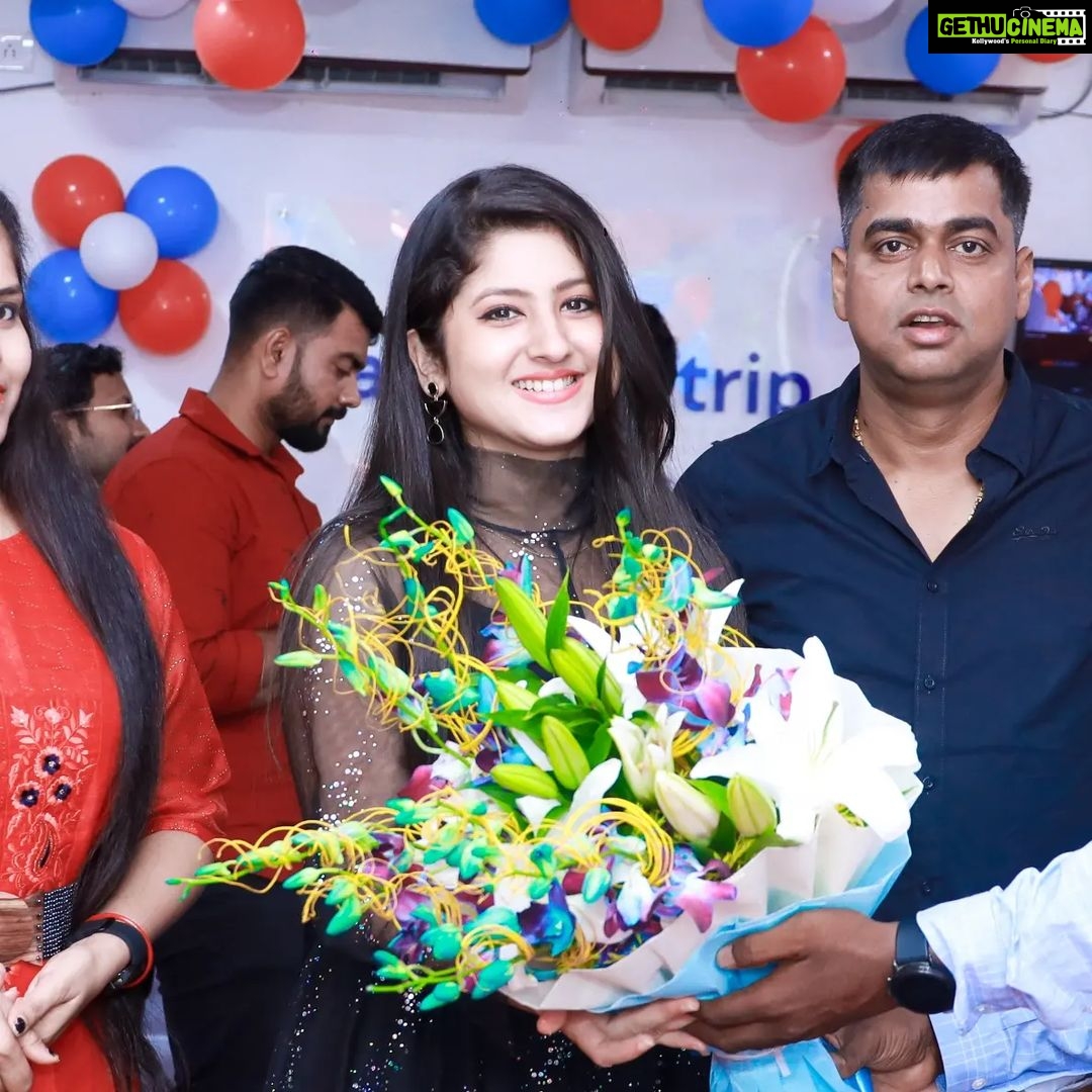 Shivani Sangita Instagram - At the opening of first outlet of Make My Trip in Odisha at Patia... You can now book your Holidays with the very friendly partner managers at the outlet. ❤️