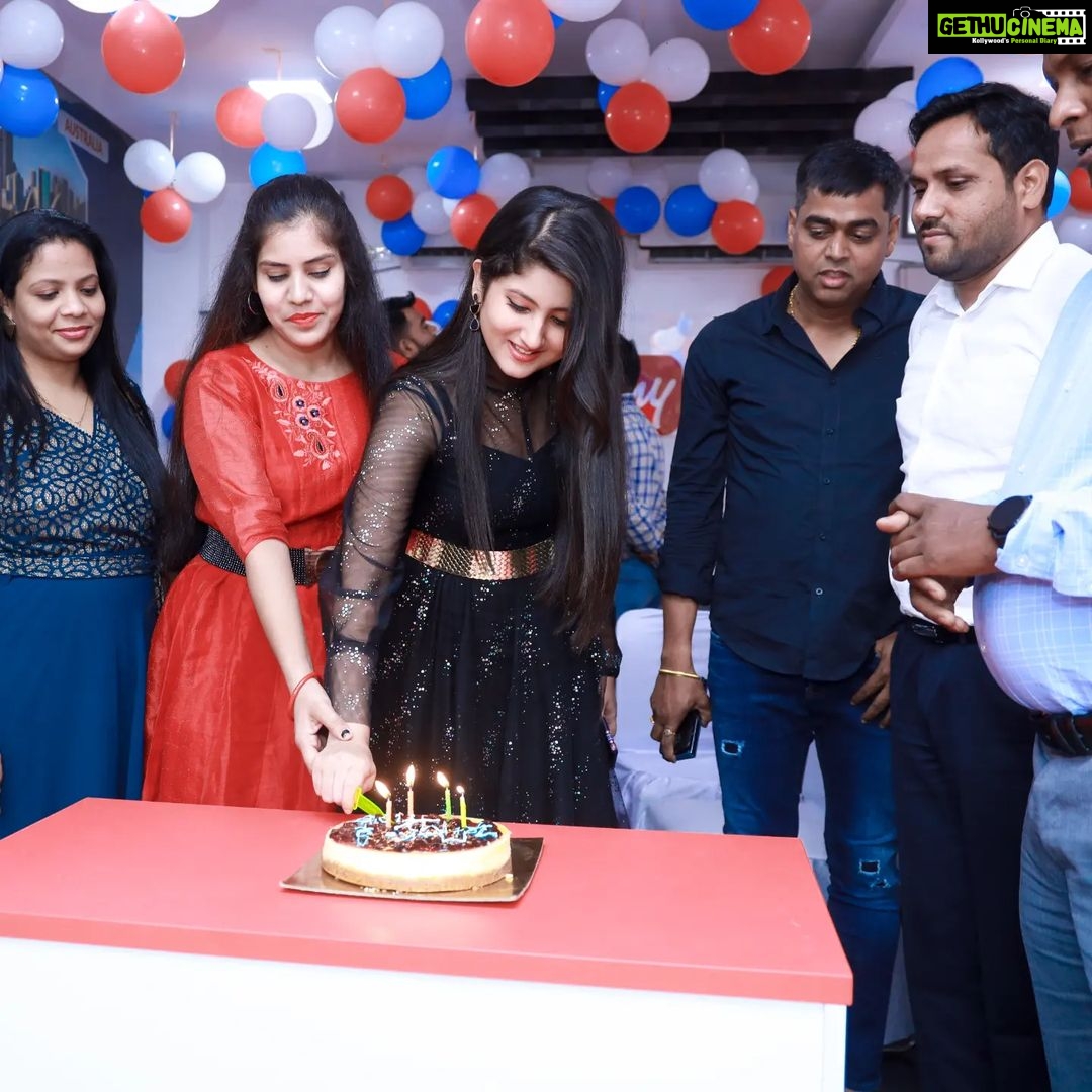 Shivani Sangita Instagram - At the opening of first outlet of Make My Trip in Odisha at Patia... You can now book your Holidays with the very friendly partner managers at the outlet. ❤️