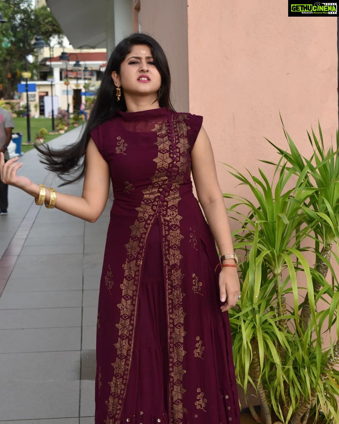 Shivani Sangita Instagram - Always and forever grateful to God for granting me with all the love and blessings ššš» and thanks to you all too for being with me always š„° Wanted to be here in Ramalingeshwar Park, in Berhampur, since long š Ramalingeshwara Pond