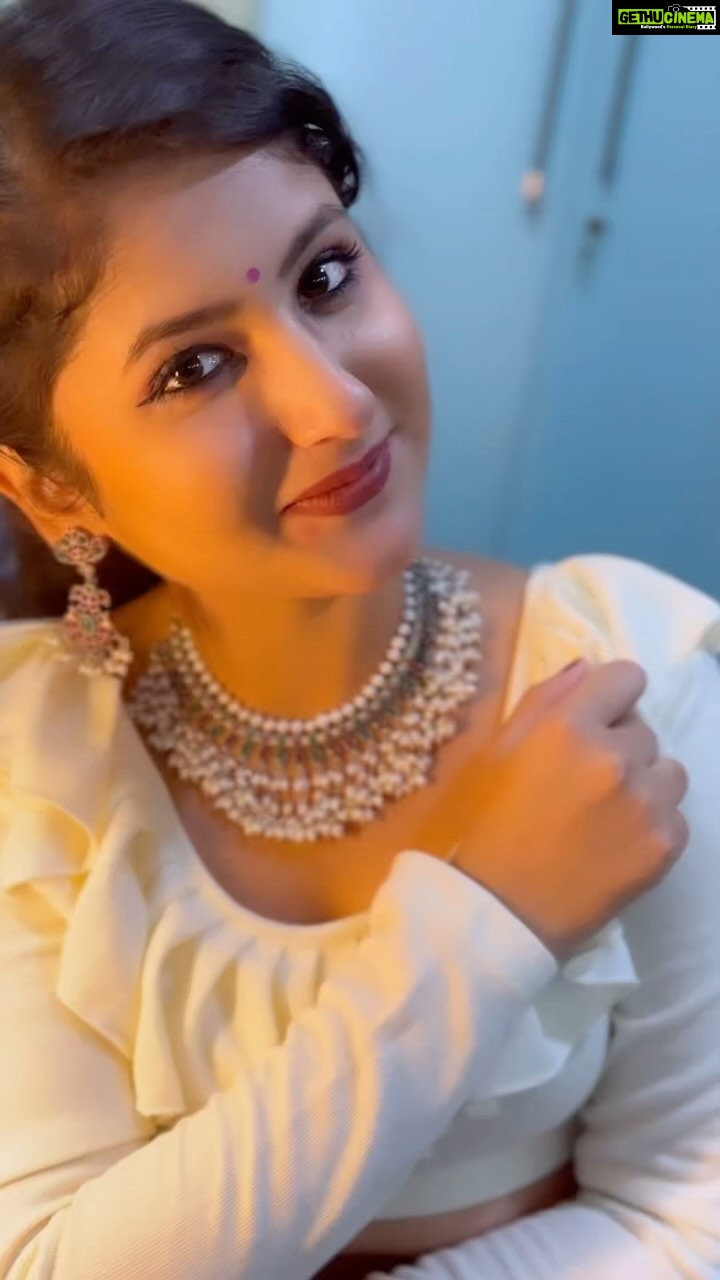 Shivani Sangita Instagram - Tag your :- 1. Daha Michua premika 2. Jaha pakhe apananka deha mana tahala maare 3. Au jahaku nei apananka ghare Chahala pade π Malyagiri is all yours at your nearest theatres Book your tickets right now on Book My Show π«π€ Jewellery by @chandibhandarofficial