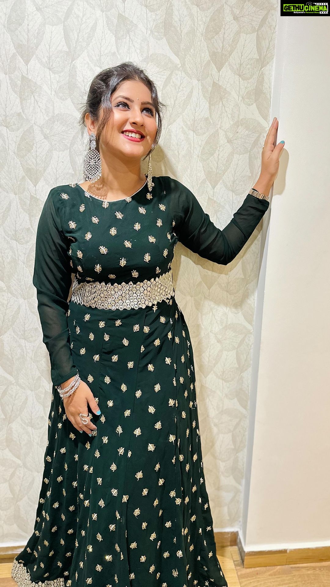 Shivani Sangita Instagram - Love will find the way…. It always does….✨ My favourite track from childhood 🫶🏻 Hair by @jawed_habib_cuttack