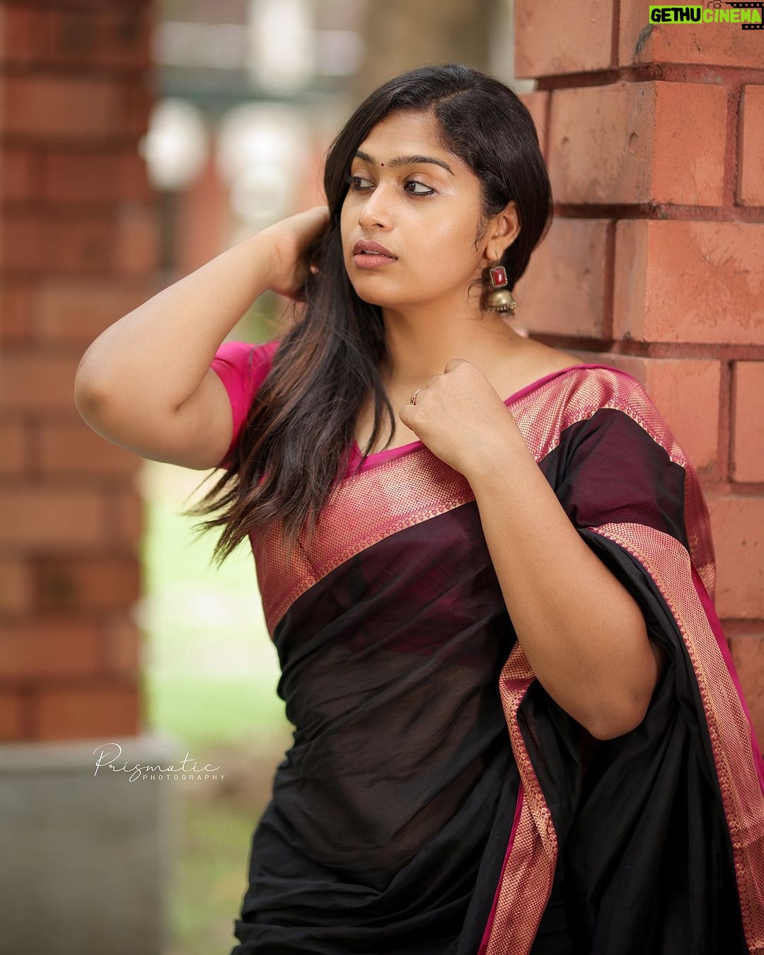 Shobanaa Uthaman - 22.3K Likes - Go with the flow of life...because what's meant for you will come effortlessly 🖤✨
Photography : @prismatic_photography_7
Saree : @chettinad_fancy_sarees
.
.
.
.
.
.
.
.
.
.
.
#chennai#ootd#kollywood#bollywood#pose#instadaily#instagood#instacool#model#modelling#saree#saree#tamilponnu#promoter#promotion#collaboration#vijaytv#vijaytvserial#vijaytelevision#vijaytvshow#muthazhagu