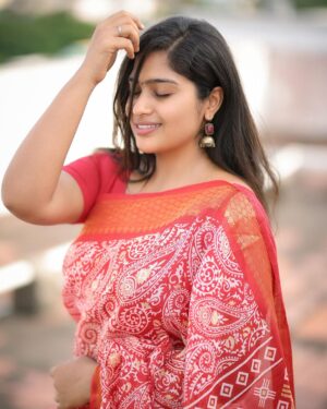 Shobanaa Uthaman Instagram - Be the love you never received ❤️‍🩹🤞🏻
PC : @prismatic_photography_7 
Saree : @sriharidurgacollection 
.
.
.
.
.
. 
.
.
.
.
.
#chennai#ootd#kollywood#bollywood#pose#instadaily#instagood#instacool#model#modelling#saree#saree#tamilponnu#promoter#promotion#collaboration#vijaytv#vijaytvserial#vijaytelevision#vijaytvshow#muthazhagu