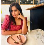 Shobanaa Uthaman Instagram - Everyday begins with expectations and ends with experiences 🙏🤞🏻 . . . . . . . . . . . #chennai#ootd#kollywood#bollywood#pose#instadaily#instagood#instacool#model#modelling#saree#saree#tamilponnu#promoter#promotion#collaboration#vijaytv#vijaytvserial#vijaytelevision#vijaytvshow#muthazhagu Fika Chennai