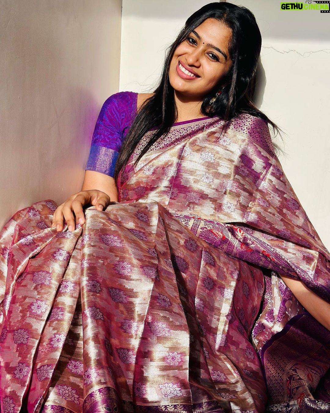 Shobanaa Uthaman Instagram - Teach your heart to lose attachment at anytime coz anyone can change at any moment ❤️🩹🥀 Ready to wear saree : @house_of_shrisha . . . . . . . . . . . #chennai#ootd#chennaifashion##chennaimodel#chennaiphotographer#kollywood#bollywood#chennaiblogger#pose#instadaily#instagood#instacool#okbye#model#chennaimodel#modelling#saree#saree#tamilponnu#promoter#promotion#collaboration#vijaytv#vijaytvserial#vijaytelevision#vijaytvshow#muthazhagu Chennai, India