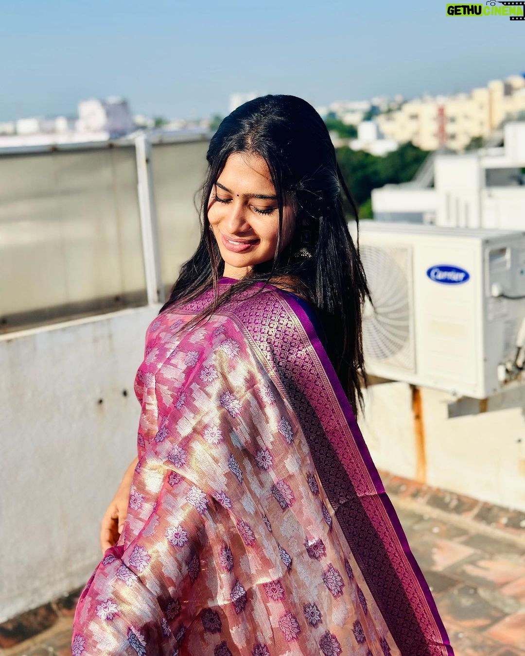 Shobanaa Uthaman Instagram - Teach your heart to lose attachment at anytime coz anyone can change at any moment ❤️🩹🥀 Ready to wear saree : @house_of_shrisha . . . . . . . . . . . #chennai#ootd#chennaifashion##chennaimodel#chennaiphotographer#kollywood#bollywood#chennaiblogger#pose#instadaily#instagood#instacool#okbye#model#chennaimodel#modelling#saree#saree#tamilponnu#promoter#promotion#collaboration#vijaytv#vijaytvserial#vijaytelevision#vijaytvshow#muthazhagu Chennai, India