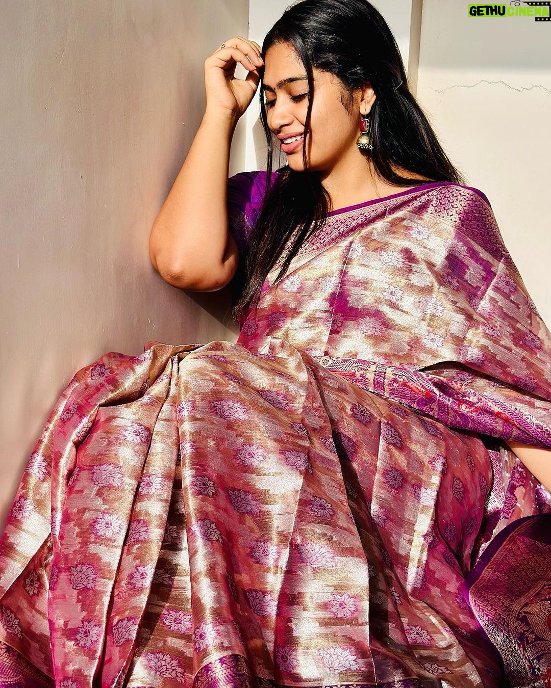 Shobanaa Uthaman Instagram - Teach your heart to lose attachment at anytime coz anyone can change at any moment ❤️🩹🥀 Ready to wear saree : @house_of_shrisha . . . . . . . . . . . #chennai#ootd#chennaifashion##chennaimodel#chennaiphotographer#kollywood#bollywood#chennaiblogger#pose#instadaily#instagood#instacool#okbye#model#chennaimodel#modelling#saree#saree#tamilponnu#promoter#promotion#collaboration#vijaytv#vijaytvserial#vijaytelevision#vijaytvshow#muthazhagu Chennai, India