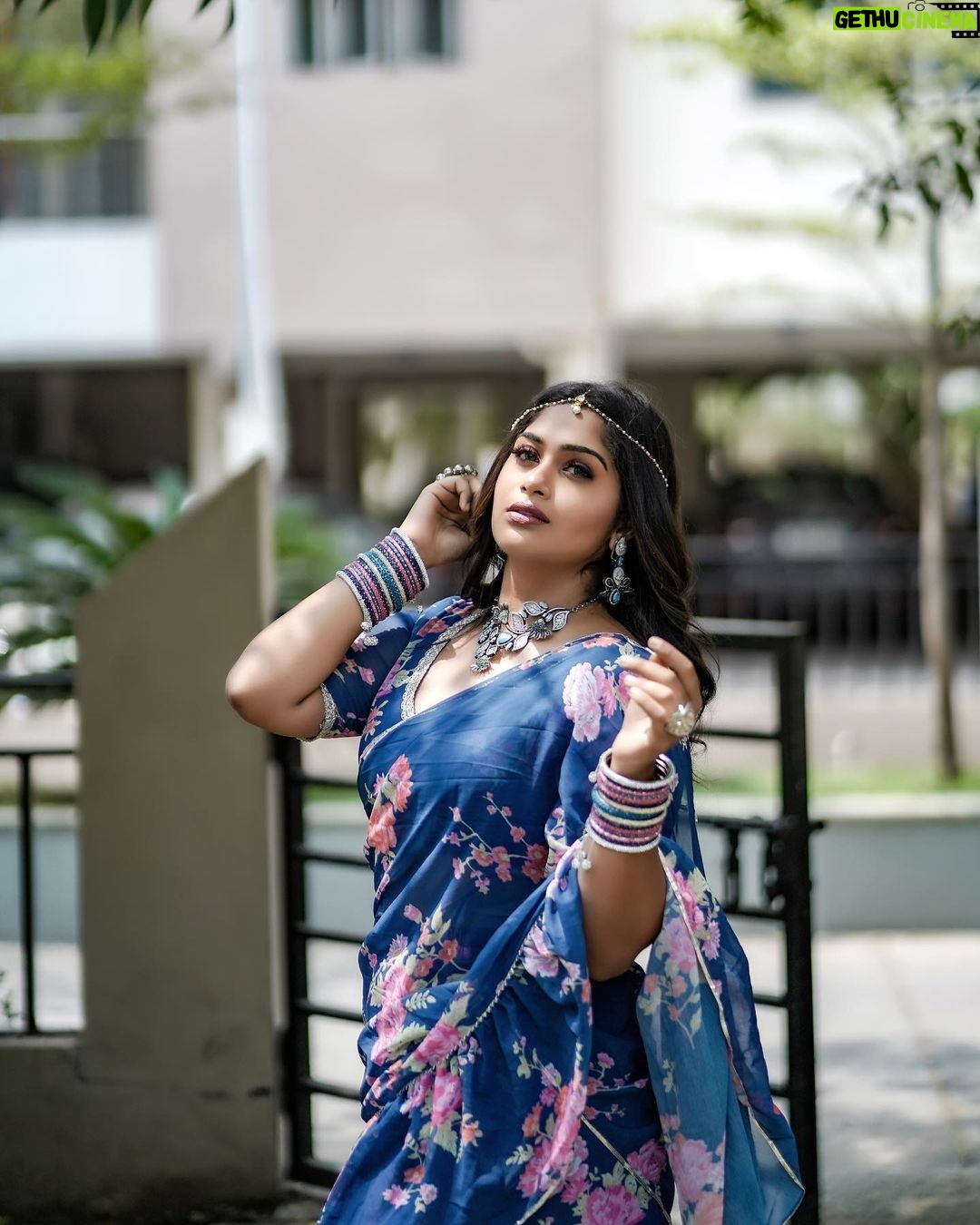 Shobanaa Uthaman Instagram - My look for Vijay television awards💙✨Thanks team 👇 Make up : @prakalya_bridal_studio Hair : @alima_makeupartistry Jewels : @chennai_jazz DOP : @mastermindsphotography . . . . . . . . . #tamilreel#tamil#tamilreels#tamilsong#reeltoreel#reelvideo#reelsinstagram#reelsindia#reels#reel#reelslife#reelitfeelit#reellife#kollywood#instagood#instavideow#saree#sareelove#TamilPonnu#trending#tamilcomedy#vijaytv#vijaytvserial#vijaytelevision#vijaytvshow#muthazhagu #vijaytelevisionawards Chennai, India