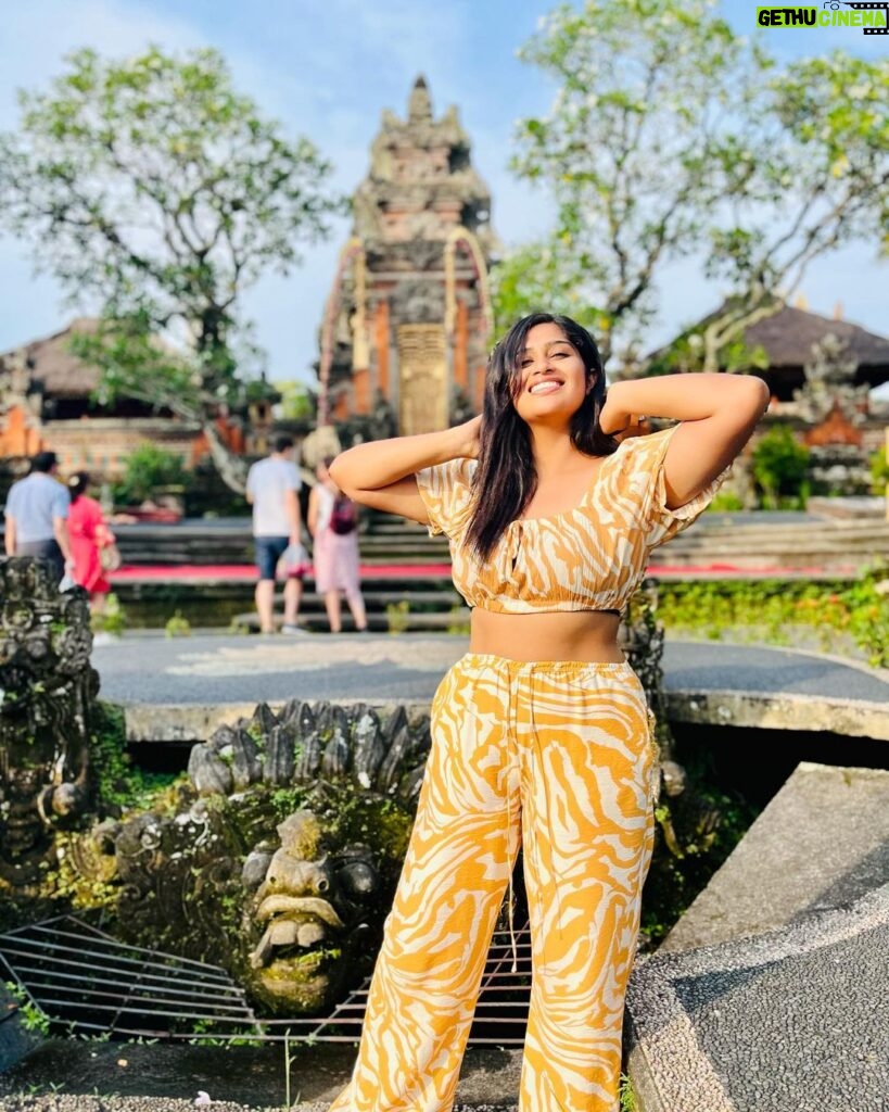 Shobanaa Uthaman Instagram - Saraswathi temple , Ubud 📍 . . . . . . . . . . . #chennai#ootd#bali#indonesia#fashionblogger#chennaimodel#vacation#kollywood#bollywood#chennaiblogger#saraswatitemple#potraitphotography#pose#instadaily#instagood#instacool#okbye#model#chennaimodel#modelling#saree#saree#tamilponnu#promoter#promotion#collaboration#vijaytv#vijaytvserial#vijaytelevision#vijaytvshow#muthazhagu Saraswati Temple