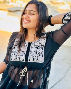 Shobanaa Uthaman Instagram - Suffer in private...Glow in public 🖤✨ . . . . . . . . . . . #chennai#ootd#chennaifashion#chennaifashionblogger#fashionblogger#chennaimodel#chennaiphotographer#kollywood#bollywood#chennaiblogger#lightroom#potraitphotography#pose#instadaily#instagood#instacool#okbye#model#chennaimodel#modelling#saree#saree#tamilponnu#promoter#promotion#collaboration#vijaytv#vijaytvserial#vijaytelevision#vijaytvshow#muthazhagu Chennai, India
