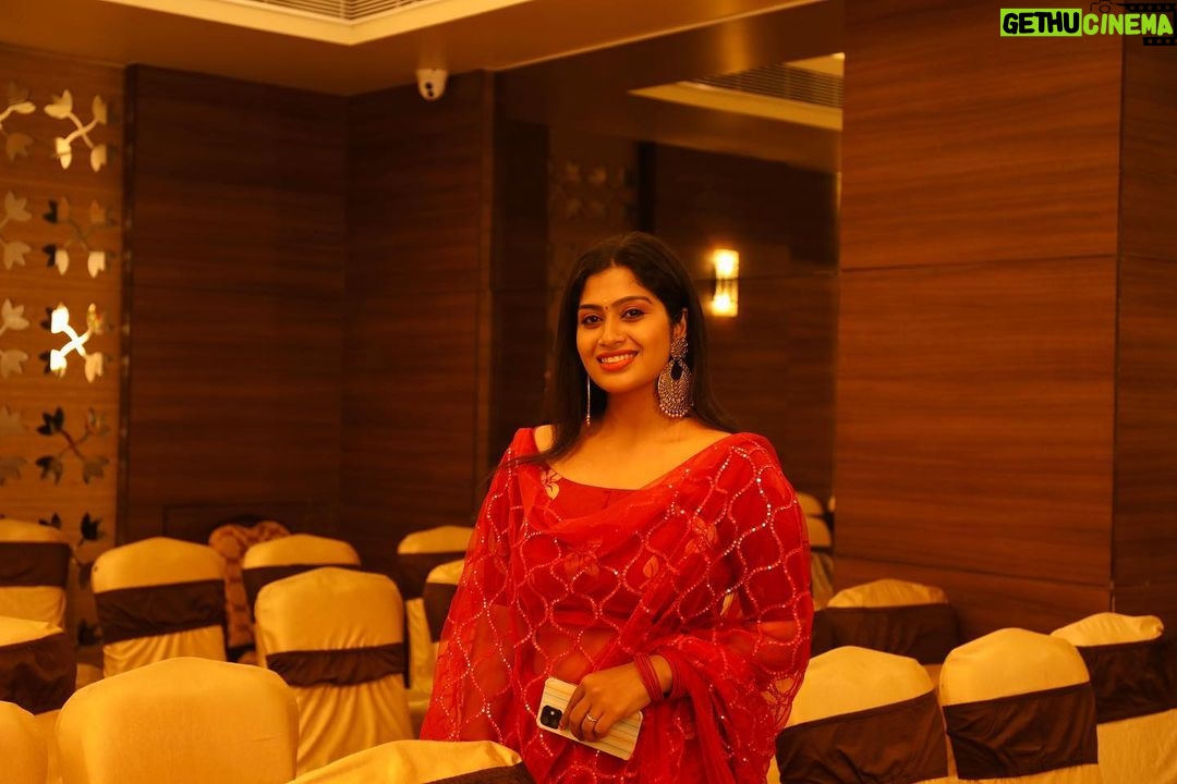 Shobanaa Uthaman Instagram - It's okay to disconnect to reconnect ❤️🔥 . . . . . . . . . . #chennai#ootd#chennaifashion#chennaifashionblogger#fashionblogger#chennaimodel#chennaiphotographer#kollywood#bollywood#chennaiblogger#lightroom#potraitphotography#pose#instadaily#instagood#instacool#okbye#model#chennaimodel#modelling#saree#saree#tamilponnu#promoter#promotion#collaboration#vijaytv#vijaytvserial#vijaytelevision#vijaytvshow#muthazhagu Chennai, India
