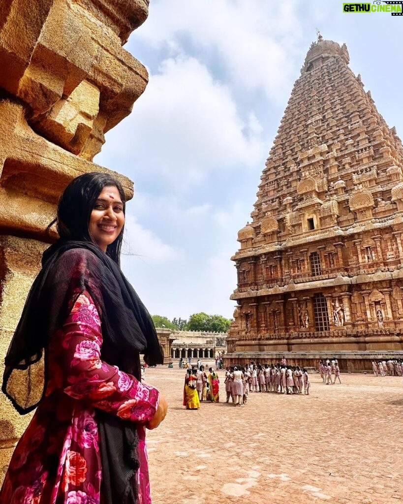 Shobanaa Uthaman Instagram - தஞ்சைப் பெருவுடையார் கோயில்🙏📍 . . . #thanjavur#thanjaiperiyakovil#brihadeeswarartemple Brahadeeshwara Temple, Thanjavur