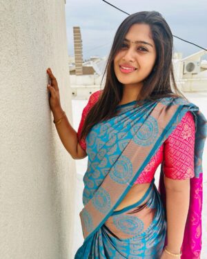 Shobanaa Uthaman Instagram - Pages turn, chapters pass, stories end but life still goes on🤞🏻✨

Saree : @dd_trendzs 
.
.
.
.
.
. 
.
.
.
.
.
#chennai#ootd#chennaifashion##chennaimodel#chennaiphotographer#kollywood#bollywood#chennaiblogger#pose#instadaily#instagood#instacool#okbye#model#chennaimodel#modelling#saree#saree#tamilponnu#promoter#promotion#collaboration#vijaytv#vijaytvserial#vijaytelevision#vijaytvshow#muthazhagu