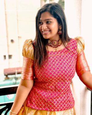 Shobanaa Uthaman Instagram - We don't even ask for happiness, just a little less pain! ❤️‍🩹
Dress : @faamysfashions 
Jewel : @gold_copy1486 
 
.
.
.
.
.
. 
.
.
.
.
.
#chennai#ootd#kollywood#bollywood#pose#instadaily#instagood#instacool#model#modelling#saree#saree#tamilponnu#promoter#promotion#collaboration#vijaytv#vijaytvserial#vijaytelevision#vijaytvshow#muthazhagu