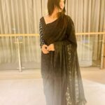 Shobanaa Uthaman Instagram - Sometimes you need to let things go🤞🏻🥀 . . . . . . . . . . . #chennai#ootd#chennaifashion##chennaimodel#chennaiphotographer#kollywood#bollywood#chennaiblogger#pose#instadaily#instagood#instacool#okbye#model#chennaimodel#modelling#saree#saree#tamilponnu#promoter#promotion#collaboration#vijaytv#vijaytvserial#vijaytelevision#vijaytvshow#muthazhagu Chennai, India