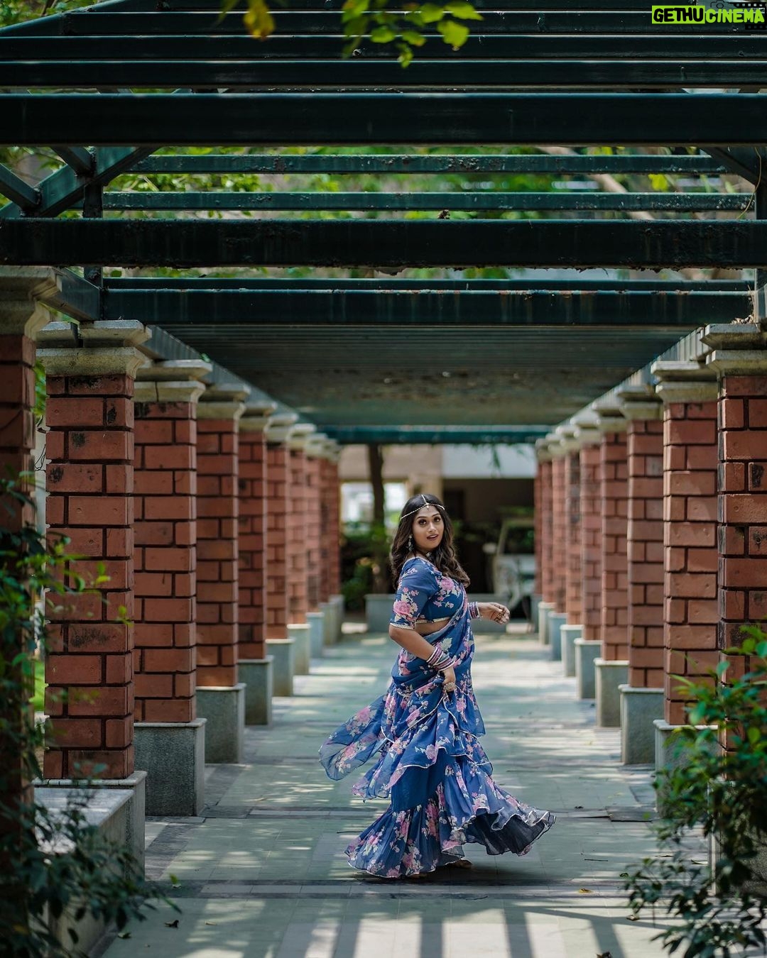 Shobanaa Uthaman Instagram - Go with the flow💙🥀 Make up : @prakalya_bridal_studio Hair : @alima_makeupartistry Jewels : @chennai_jazz DOP : @mastermindsphotography . . . . . . . . . #tamilreel#tamil#tamilreels#tamilsong#reeltoreel#reelvideo#reelsinstagram#reelsindia#reels#reel#reelslife#reelitfeelit#reellife#kollywood#instagood#instavideow#saree#sareelove#TamilPonnu#trending#tamilcomedy#vijaytv#vijaytvserial#vijaytelevision#vijaytvshow#muthazhagu #vijaytelevisionawards Chennai, India