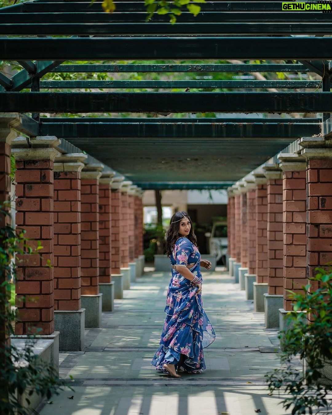 Shobanaa Uthaman Instagram - Go with the flow💙🥀 Make up : @prakalya_bridal_studio Hair : @alima_makeupartistry Jewels : @chennai_jazz DOP : @mastermindsphotography . . . . . . . . . #tamilreel#tamil#tamilreels#tamilsong#reeltoreel#reelvideo#reelsinstagram#reelsindia#reels#reel#reelslife#reelitfeelit#reellife#kollywood#instagood#instavideow#saree#sareelove#TamilPonnu#trending#tamilcomedy#vijaytv#vijaytvserial#vijaytelevision#vijaytvshow#muthazhagu #vijaytelevisionawards Chennai, India
