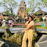 Shobanaa Uthaman Instagram - Saraswathi temple , Ubud 📍 . . . . . . . . . . . #chennai#ootd#bali#indonesia#fashionblogger#chennaimodel#vacation#kollywood#bollywood#chennaiblogger#saraswatitemple#potraitphotography#pose#instadaily#instagood#instacool#okbye#model#chennaimodel#modelling#saree#saree#tamilponnu#promoter#promotion#collaboration#vijaytv#vijaytvserial#vijaytelevision#vijaytvshow#muthazhagu Saraswati Temple
