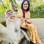 Shobanaa Uthaman Instagram - Monkey forest , Ubud 📍 #monkeyselfie . . . . . . . . . . . #chennai#ootd#chennaifashion#vacation#fashionblogger#chennaimodel#monkeyforest#kollywood#bollywood#chennaiblogger#bali#potraitphotography#pose#instadaily#instagood#instacool#okbye#model#chennaimodel#modelling#saree#saree#tamilponnu#indonesia#promotion#collaboration#vijaytv#vijaytvserial#vijaytelevision#vijaytvshow#muthazhagu Ubud Monkey Forest
