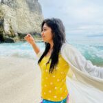 Shobanaa Uthaman Instagram - Kelingking beach, Nusa Penida📍 . . . . . . . . . . . #chennai#ootd#chennaifashion#chennaimodel#kollywood#bollywood#chennaiblogger#lightroom#potraitphotography#pose#instadaily#instagood#instacool#okbye#model#chennaimodel#modelling#saree#saree#tamilponnu#promoter#promotion#collaboration#vijaytv#vijaytvserial#vijaytelevision#vijaytvshow#muthazhagu #bali#baliindonesia#vacation Kelingking Beach Nusa Penida
