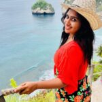 Shobanaa Uthaman Instagram - Diamond beach, Nusa Penida 📍 . . . . . . . . . . . #chennai#ootd#chennaifashion#chennaifashionblogger#fashionblogger#chennaimodel#chennaiphotographer#kollywood#bollywood#potraitphotography#pose#instadaily#instagood#instacool#okbye#model#chennaimodel#saree#saree#tamilponnu#promoter#promotion#collaboration#vijaytv#vijaytvserial#vijaytelevision#vijaytvshow#muthazhagu#bali#nusapenida#diamondbeach Diamond Beach Nusa Penida