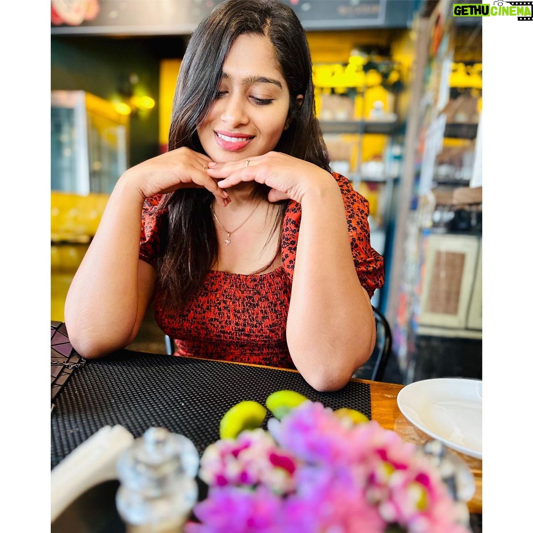 Shobanaa Uthaman Instagram - Still your best ✨ . . . . . . . . . . . #chennai#ootd#chennaifashion#chennaifashionblogger#fashionblogger#chennaimodel#chennaiphotographer#kollywood#bollywood#chennaiblogger#lightroom#potraitphotography#pose#instadaily#instagood#instacool#okbye#model#chennaimodel#modelling#saree#saree#tamilponnu#promoter#promotion#collaboration#vijaytv#vijaytvserial#vijaytelevision#vijaytvshow#muthazhagu Gossip Fusion Bistro & Dessert Bar