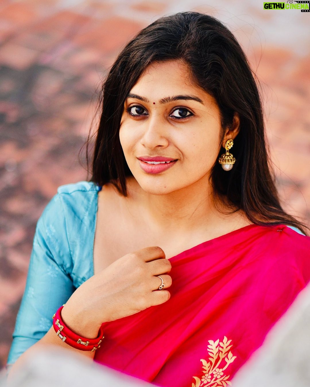 Shobanaa Uthaman Instagram - Manifesting penmai in me 🫣🙈💗 Blouse designed : @svdesignerstudio Photography: @walkthrough_photography . . . . . . . . . . . #chennai#ootd#kollywood#bollywood#pose#instadaily#instagood#instacool#model#modelling#saree#saree#tamilponnu#promoter#promotion#collaboration#vijaytv#vijaytvserial#vijaytelevision#vijaytvshow#muthazhagu Chennai, India