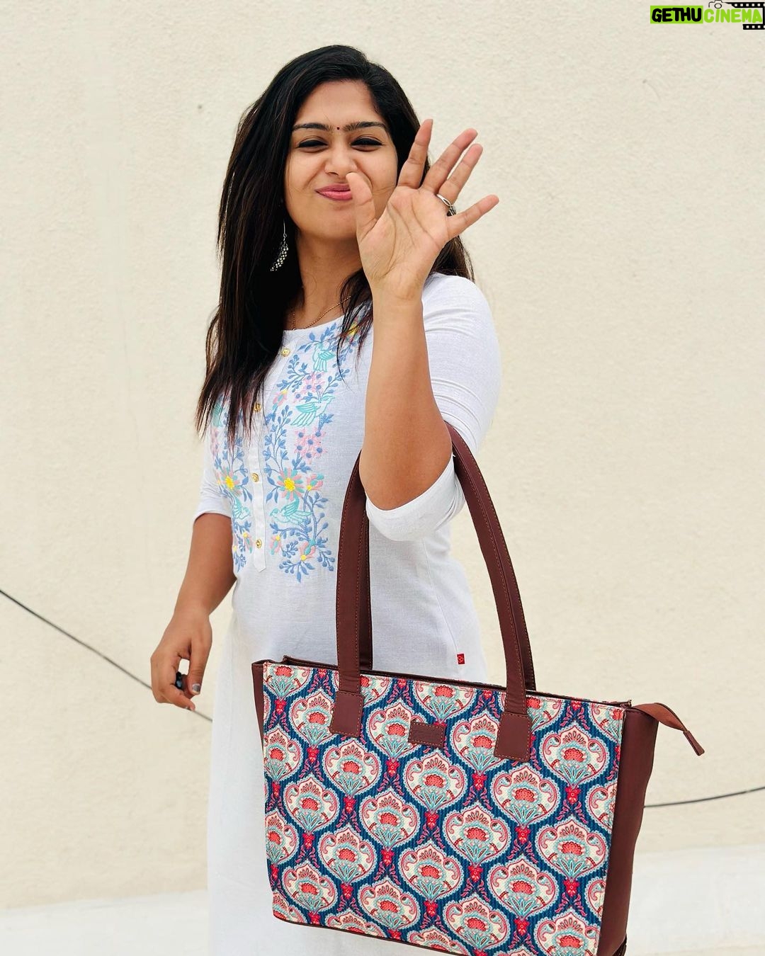 Shobanaa Uthaman Instagram - GIVEAWAY ALERT 👛 Very excited to host the Giveaway with Zouk which is a 100% Vegan, cruelty-free, PeTA approved & Proudly Indian brand. Explore the handcrafted and highly functional range of bags and footwears for all your needs. 2 lucky winners will get a chance to win Zouk’s beautiful hand-crafted Office Bag! Follow these steps to win NOW! 1. Follow @Zoukonline & @itisshobanaa 2. Repost this photo on your story and tag both of us @Zoukonline & @itisshobanaa 3. Comment down and tell 2 bestseller prints from Zouk. 4. And tag 3 friends to make sure they follow us. Completing 1-3 will give you 1 entry for the giveaway. If you are not following any of the instructions, you will not be eligible for participation 🥰 The giveaway ends on 3rd April. Winners will be announced on 4th April via my Instagram story. #Zouk #ZoukOnline #ZoukBags #ZoukFootwear #ContestAlert #GiveawayAlert #GiveawaysOfInstagram #GiveawayIndia #Contest #Giveaway #India #Win #WinNow #ContestIndia Chennai, India