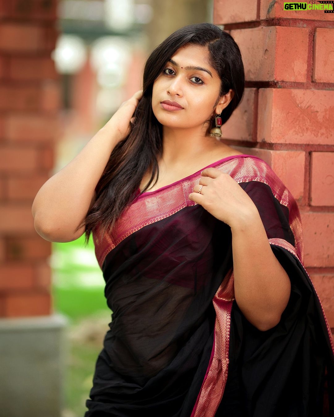 Shobanaa Uthaman - 22.3K Likes - Go with the flow of life...because what's meant for you will come effortlessly 🖤✨
Photography : @prismatic_photography_7
Saree : @chettinad_fancy_sarees
.
.
.
.
.
.
.
.
.
.
.
#chennai#ootd#kollywood#bollywood#pose#instadaily#instagood#instacool#model#modelling#saree#saree#tamilponnu#promoter#promotion#collaboration#vijaytv#vijaytvserial#vijaytelevision#vijaytvshow#muthazhagu