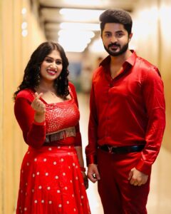 Shobanaa Uthaman Instagram - Fiery red twinning with my co-actor and friend @aashishchakravarthi ❤️‍🔥💯 . . . . . . . . . . . #chennai#ootd#kollywood#bollywood#pose#instadaily#instagood#instacool#model#modelling#saree#saree#tamilponnu#promoter#promotion#collaboration#vijaytv#vijaytvserial#vijaytelevision#vijaytvshow#muthazhagu EVP Film City