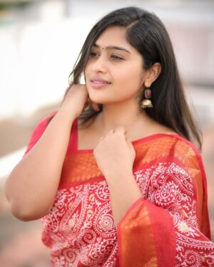 Shobanaa Uthaman Instagram - Be the love you never received ❤️‍🩹🤞🏻
PC : @prismatic_photography_7 
Saree : @sriharidurgacollection 
.
.
.
.
.
. 
.
.
.
.
.
#chennai#ootd#kollywood#bollywood#pose#instadaily#instagood#instacool#model#modelling#saree#saree#tamilponnu#promoter#promotion#collaboration#vijaytv#vijaytvserial#vijaytelevision#vijaytvshow#muthazhagu