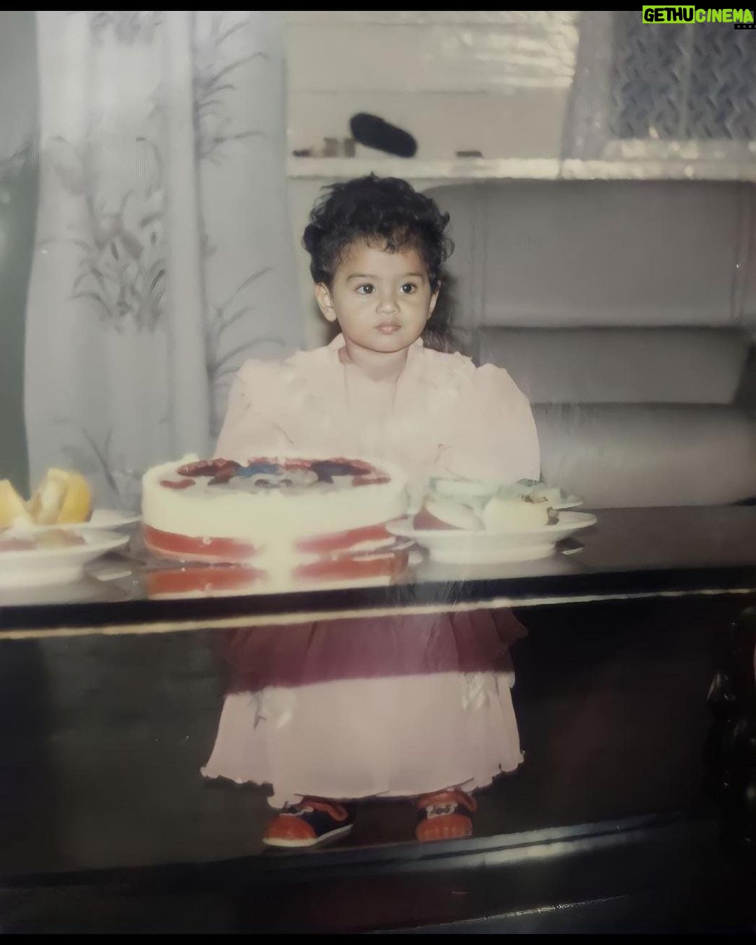 Shobanaa Uthaman Instagram - Frock size paaren😂 Apove Mickey Mouse cake😋Guess this cuteness 🙈 . . . . . . . . . #tamilreel#tamil#tamilreels#tamilsong#reeltoreel#reelvideo#reelsinstagram#reelsindia#reels#reel#reelslife#reelitfeelit#reellife#kollywood#instagood#instavideow#saree#sareelove#TamilPonnu#trending#tamilcomedy#vijaytv#vijaytvserial#vijaytelevision#vijaytvshow#muthazhagu Chennai, India