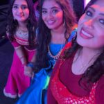 Shobanaa Uthaman Instagram - Fun time with lovely @itisshobanaa @vaishusundarofficial #happy #love #smile #vijaytvserial #vijaytv #ponni #muthazhagu #chellamma #ramayya