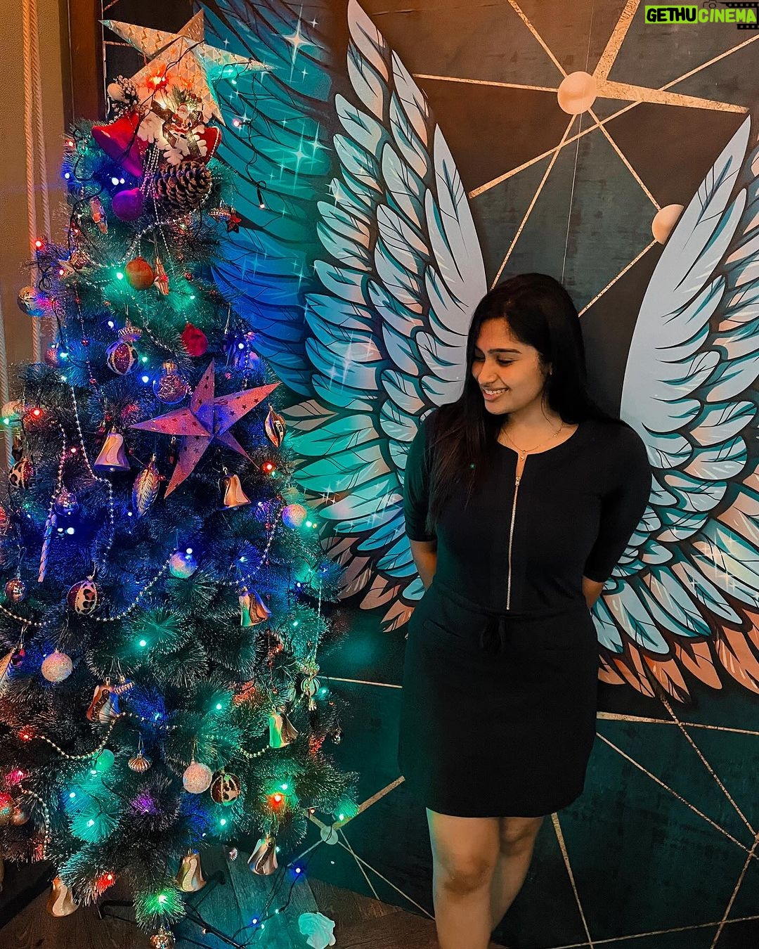 Shobanaa Uthaman Instagram - Merry Christmas from me to you🎄✨♥️ . . . . . . . . . . . #chennai#ootd#kollywood#bollywood#pose#instadaily#instagood#instacool#model#modelling#saree#saree#tamilponnu#promoter#promotion#collaboration#vijaytv#vijaytvserial#vijaytelevision#vijaytvshow#muthazhagu