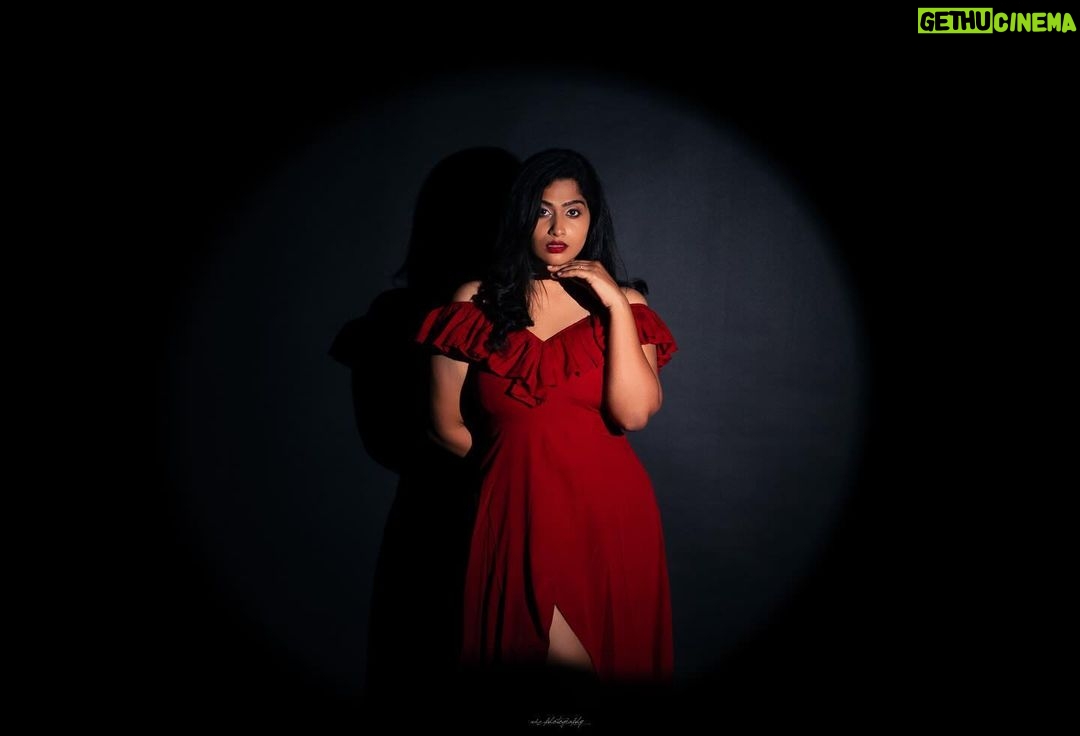 Shobanaa Uthaman Instagram - ๐ ๐ก๐๐ฎ๐ง๐ญ ๐ข๐ง ๐๐๐ง๐ข๐๐๐ท 1/6... . FT : @itisshobanaa MUAH : @prakalya_bridal_studio Co-ordinated : @_.srimathypalanivel._ Space: @ravalstudios . Team : @peoplescreation #vizphotography #canon #chennaistreetphotography Chennai, India