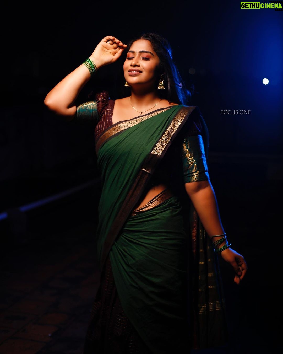 Shobanaa Uthaman Instagram - Life is brighter when you focus on the good✨ MUA : @prakalya_bridal_studio Photography: @f1_studios . . . . . . . . . . . #chennai#ootd#kollywood#bollywood#pose#instadaily#instagood#instacool#model#modelling#saree#saree#tamilponnu#promoter#promotion#collaboration#vijaytv#vijaytvserial#vijaytelevision#vijaytvshow#muthazhagu Chennai, India