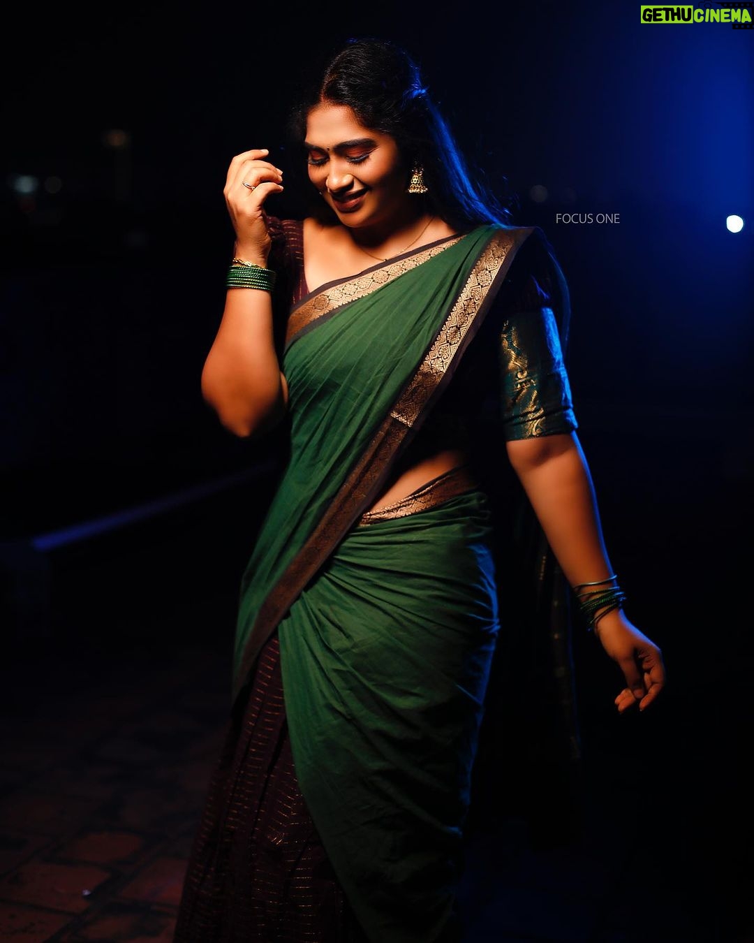 Shobanaa Uthaman Instagram - Life is brighter when you focus on the good✨ MUA : @prakalya_bridal_studio Photography: @f1_studios . . . . . . . . . . . #chennai#ootd#kollywood#bollywood#pose#instadaily#instagood#instacool#model#modelling#saree#saree#tamilponnu#promoter#promotion#collaboration#vijaytv#vijaytvserial#vijaytelevision#vijaytvshow#muthazhagu Chennai, India
