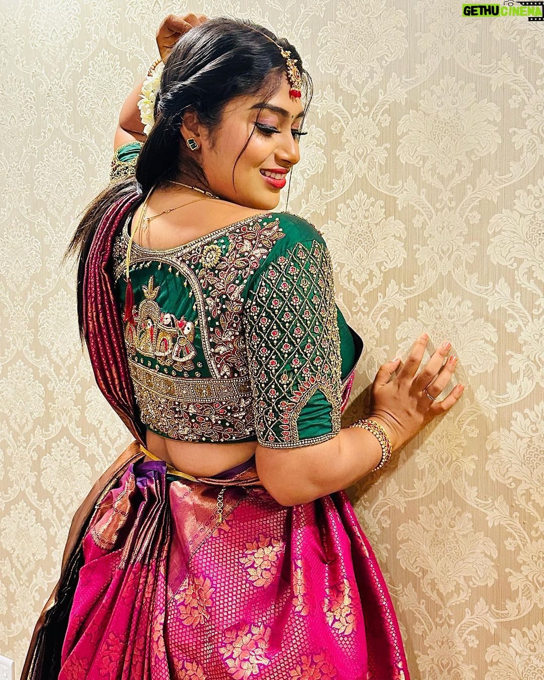 Shobanaa Uthaman Instagram - Choose what brings you peace🤌💯 Wearing : @mokshe_rental_destination . . . . . . . . . . . #chennai#ootd#kollywood#bollywood#pose#instadaily#instagood#instacool#model#modelling#saree#saree#tamilponnu#promoter#promotion#collaboration#vijaytv#vijaytvserial#vijaytelevision#vijaytvshow#muthazhagu Thanjavur