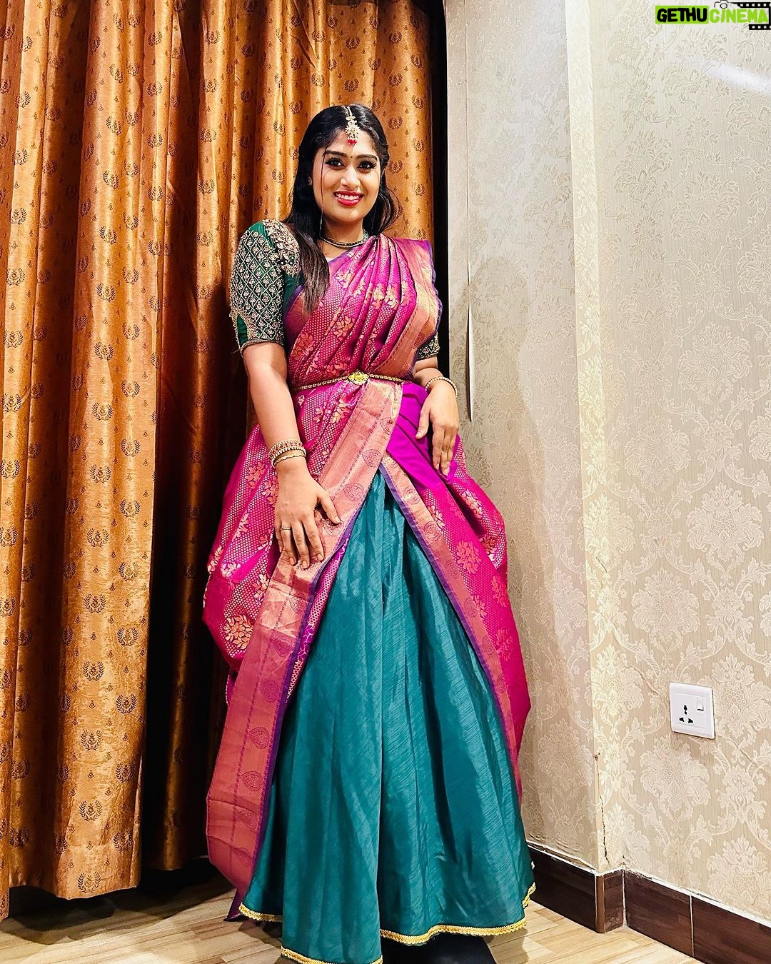 Shobanaa Uthaman Instagram - Choose what brings you peace🤌💯 Wearing : @mokshe_rental_destination . . . . . . . . . . . #chennai#ootd#kollywood#bollywood#pose#instadaily#instagood#instacool#model#modelling#saree#saree#tamilponnu#promoter#promotion#collaboration#vijaytv#vijaytvserial#vijaytelevision#vijaytvshow#muthazhagu Thanjavur