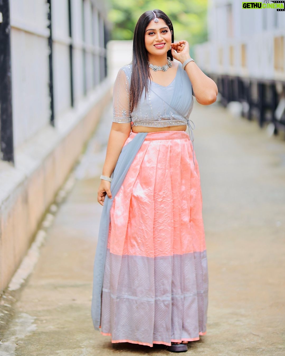 Shobanaa Uthaman Instagram - Dolled up for Muthazhagu Veetla Vishesham show....π€π€ Photography: @prismatic_photography_7 Dress : @anu_srinivasan.as Make up : @queen_of__bridal Jewels : @gold_copy1486 . . . . . . . . . . . #chennai#ootd#kollywood#bollywood#pose#instadaily#instagood#instacool#model#modelling#saree#saree#tamilponnu#promoter#promotion#collaboration#vijaytv#vijaytvserial#vijaytelevision#vijaytvshow#muthazhagu Chennai, India