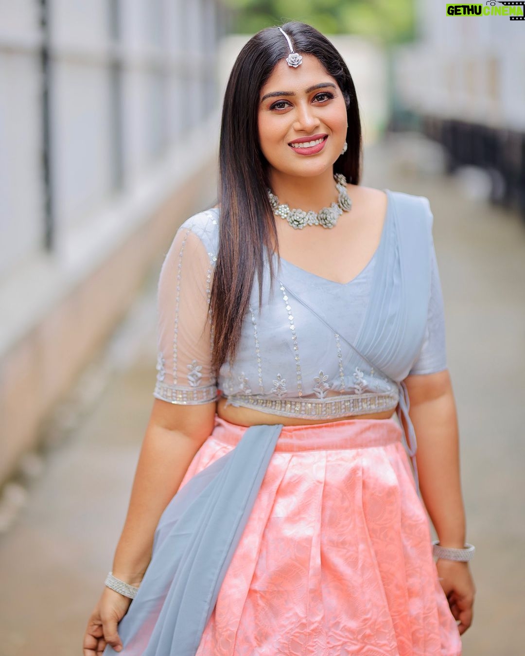 Shobanaa Uthaman Instagram - Dolled up for Muthazhagu Veetla Vishesham show....π€π€ Photography: @prismatic_photography_7 Dress : @anu_srinivasan.as Make up : @queen_of__bridal Jewels : @gold_copy1486 . . . . . . . . . . . #chennai#ootd#kollywood#bollywood#pose#instadaily#instagood#instacool#model#modelling#saree#saree#tamilponnu#promoter#promotion#collaboration#vijaytv#vijaytvserial#vijaytelevision#vijaytvshow#muthazhagu EVP Film City